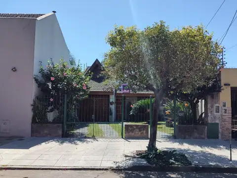 Excelente casa de 3 ambientes de 8,66 X 39 con patio con pileta y terraza