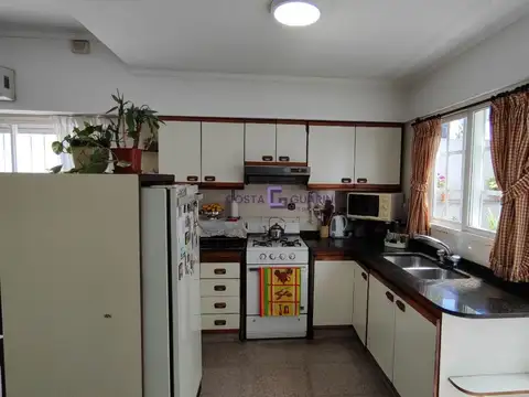 Excelente casa de 3 ambientes de 8,66 X 39 con patio con pileta y terraza