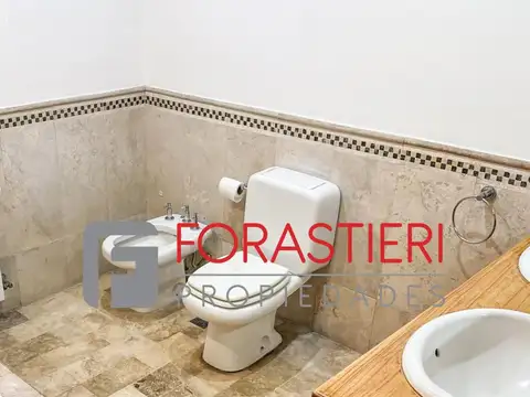 Casa 5 ambientes con 2 baños