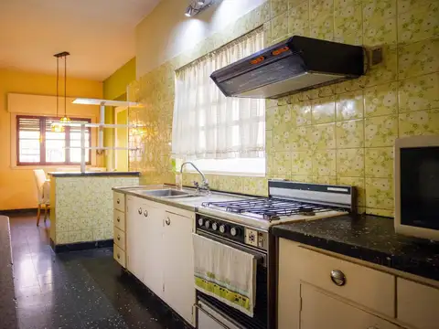 Casa 6 ambientes con 3 baños