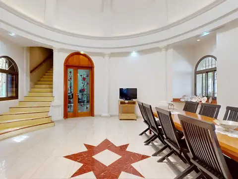 Casa en Venta con 2 cocheras