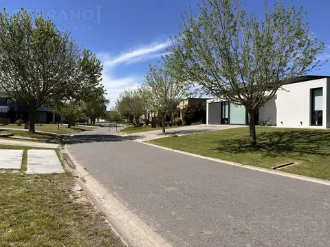 JBI. Casa en alquiler de 6 ambientes a estrenar con vista directa al golf en el barrio El Cantón Golf, Escobar