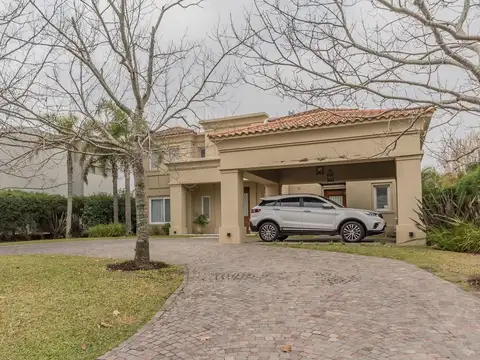 Casa 6 ambientes con 5 baños