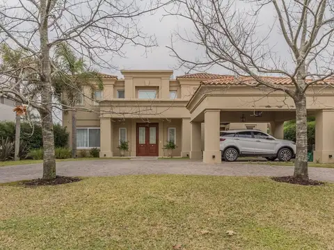 Casa en Venta con 4 cocheras