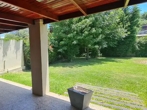 Casa 6 ambientes con 3 baños