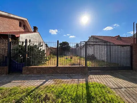 En Venta uno de los pocos lotes en la zona
