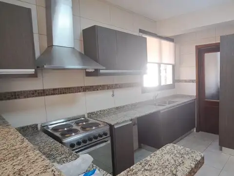 Casa 6 ambientes con 3 baños