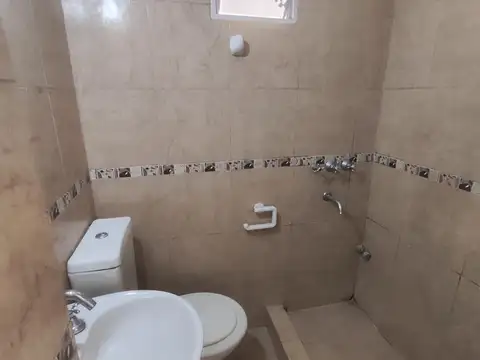 Ambiente y Medio. Bajas Expensas. Zona Once,