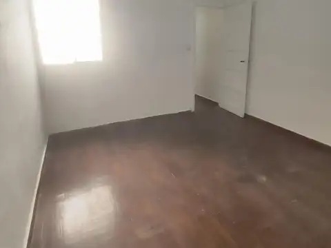 Ambiente y Medio. Bajas Expensas. Zona Once,