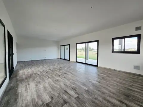 Casa 4 ambientes con 3 baños