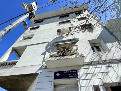 Departamento 3 ambientes frente a estacion "Floresta"