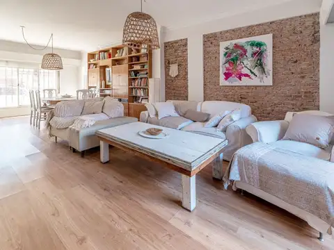 Depto Tipo Casa en Venta de 6 ambientes