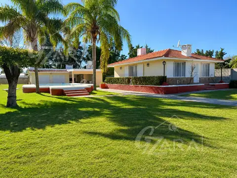 EN ALQUILER - CASA DOS DORMITORIOS CON PILETA