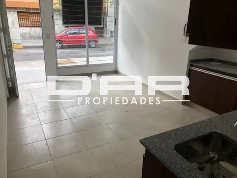 Cnel B Pizarro 5600, Piso PB