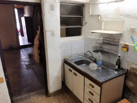 Local con vivienda o deposito en Caballito en venta