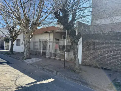 VENTA CASA a RECICLAR O IDEAL DESARROLLO-CONSTRUCTOR-TOMA PERMUTA MENOR VALOR