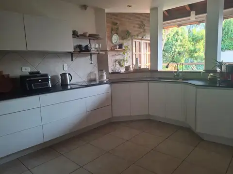 Casa en Venta con 3 cocheras
