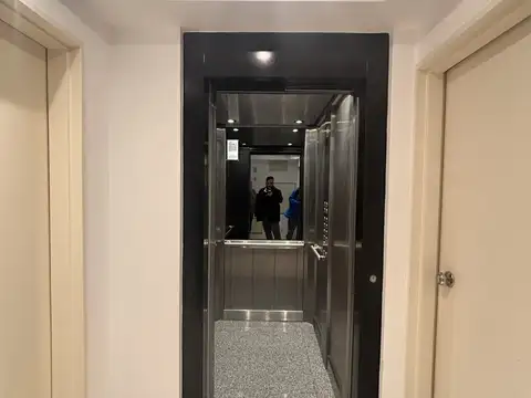 Sarandí 800, Piso 4