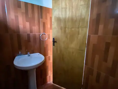 Casa 2 ambientes con 1 baño