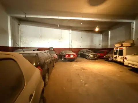 Galpón con Local en Venta con Oficina y Baño Depósito en Bernal Oeste
