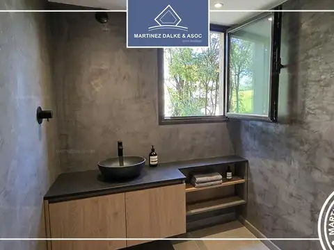 Casa en Venta con 4 cocheras