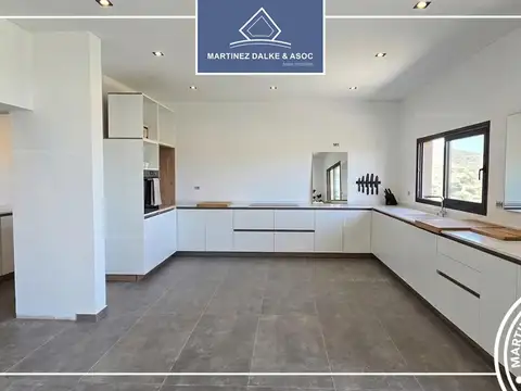 Casa 4 ambientes con 3 baños