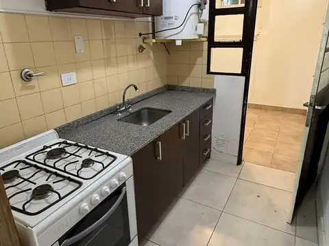 Depto Tipo Casa en Alquiler en Villa Luzuriaga, $ 420.000