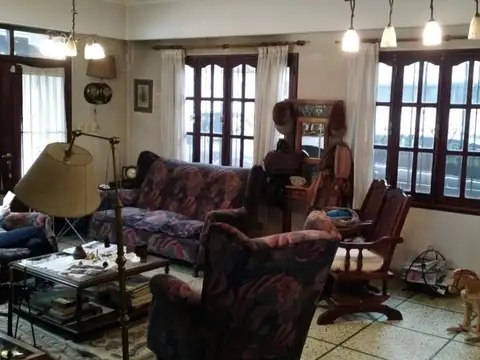 Av Sarmiento 100