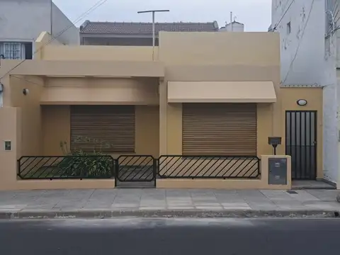 Casa 4 ambientes en alquiler- La Tablada