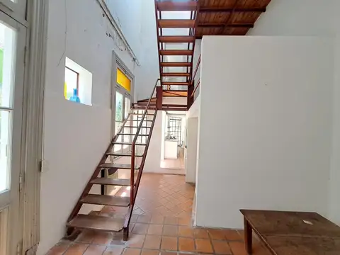 Depto Tipo Casa 6 ambientes con 2 baños