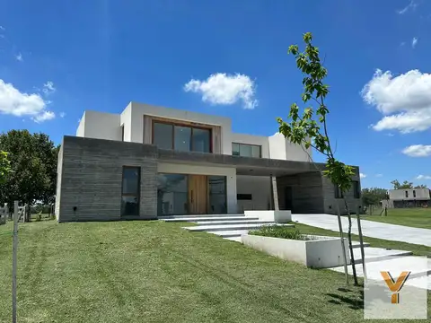 Casa en venta - 4 Dormitorios 5 Baños - Cocheras - 387Mts2 - El Milord, Pilar