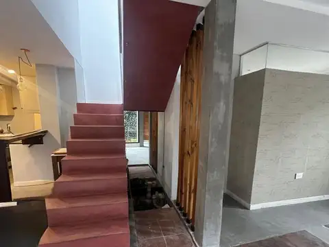 Depto Tipo Casa 5 ambientes con 2 baños