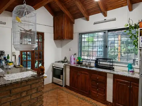 Casa 6 ambientes con 5 baños