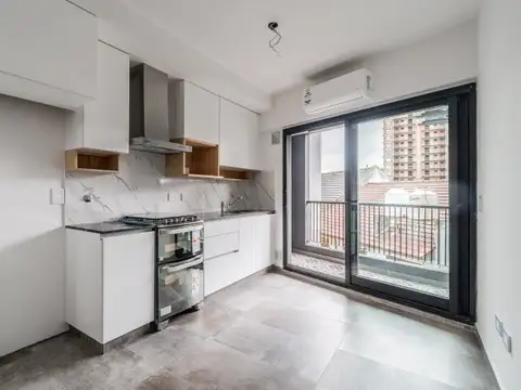 Blanco Encalada 3400 , Piso 1
