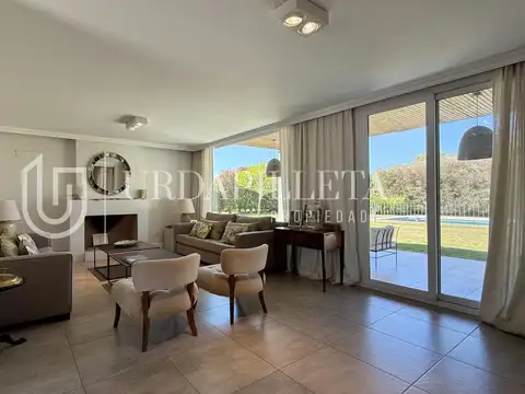 Casa en Venta con 6 cocheras