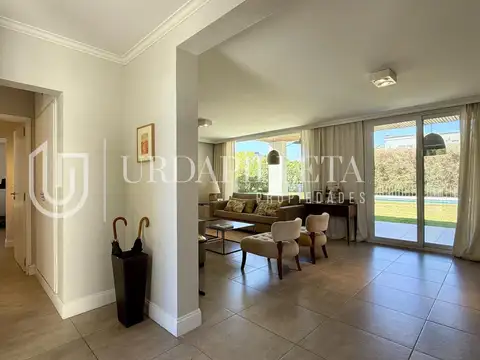 Casa 9 ambientes con 5 baños