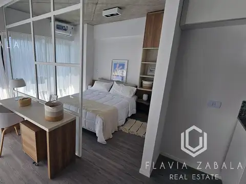 Venta departamento monoambiente. Balcón corrido. Barracas