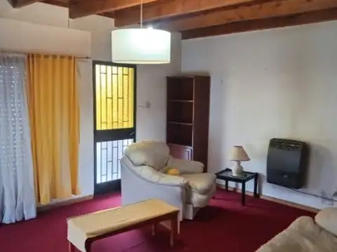 Casa 10 ambientes con 2 baños