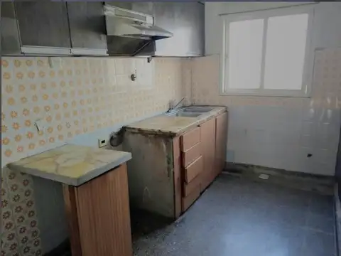 Almirante Brown 4600, Piso 1
