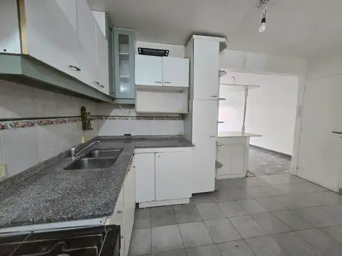 Departamento 4 ambientes  Rio de Janeriro 1000 con dependencia de servicio, balcon
