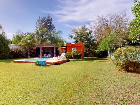 Casa en Venta con 3 cocheras