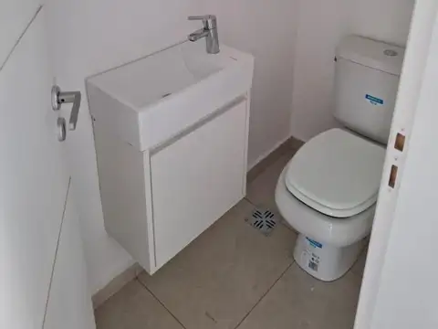 Casa en Alquiler con 2 cocheras
