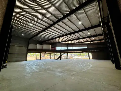 Local en Alquiler en Pueblo Esther, $ 3.000.000