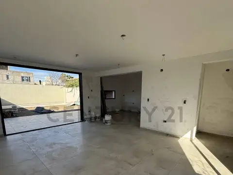 Barrio Spilimbergo NORTE, CASA EN VENTA! 3 DORMITORIOS Y PILETA