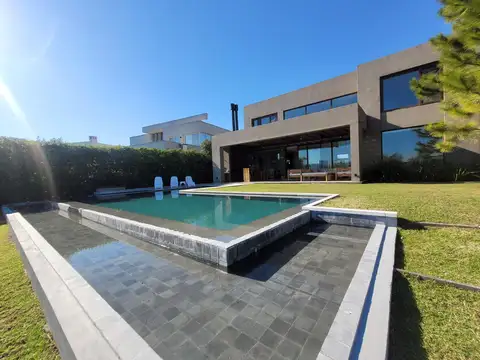 Casa en Venta en Barbarita, USD 1.300.000