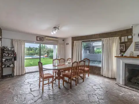 Casa en Venta con 4 cocheras