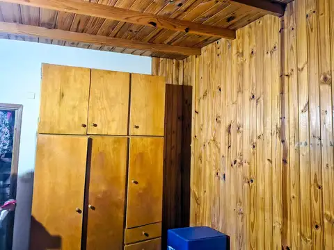 VENTA CASA 3 AMBIENTES A REFACCION CON GRAN PARQUE