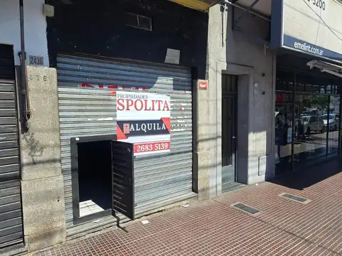 Local sobre Avenida Marquez a mts banco provincia