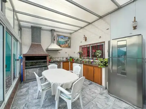 Casa 5 ambientes con 4 baños