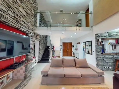 Casa en Venta con 2 cocheras